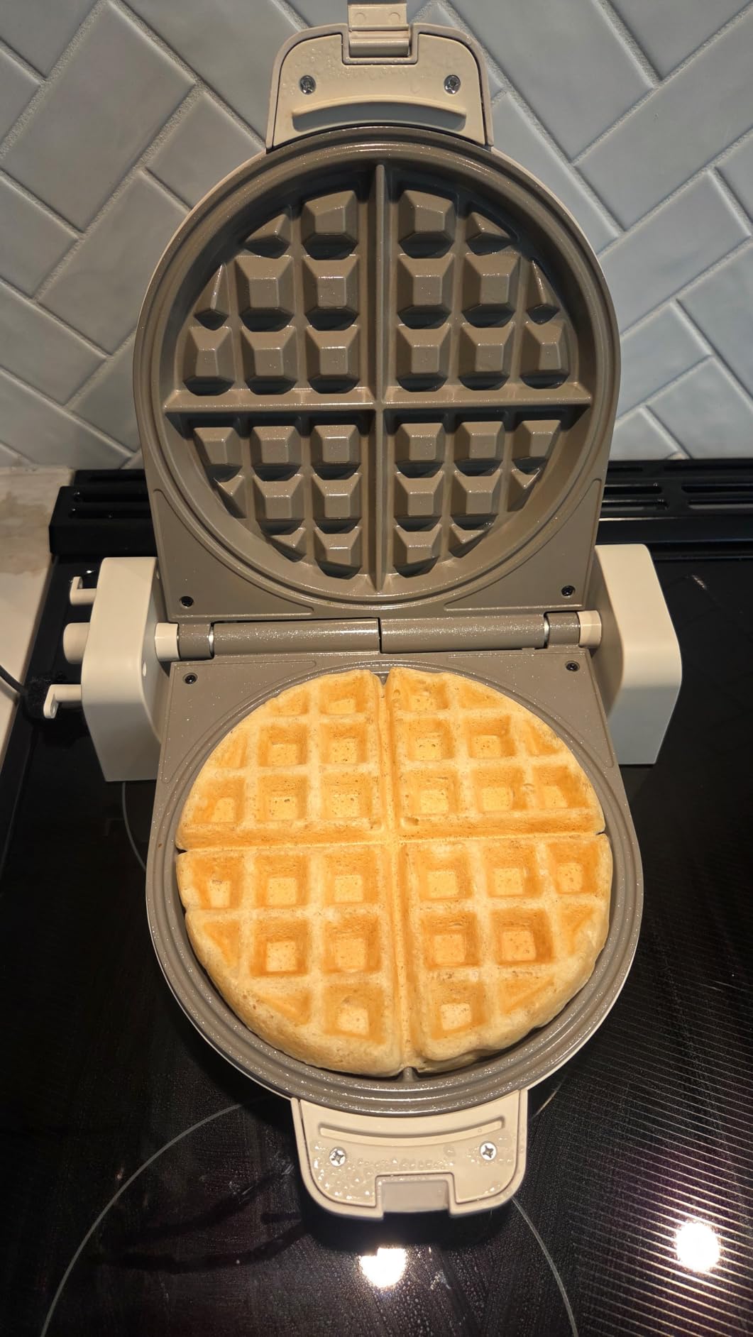 bella Fits-Anywhere™ Flip-n-Store Non-Toxic, Belgian Waffle Maker, Oatmilk customer photo 2
