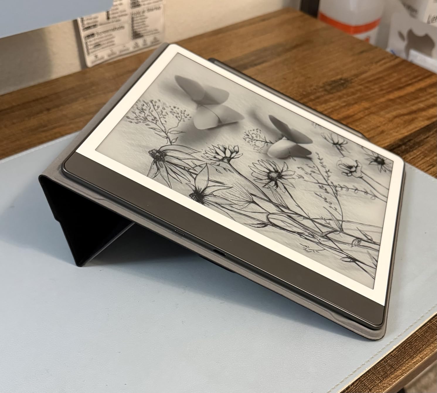 Amazon Kindle Scribe (64GB) - Your notes, documents and books, all in one place. With built-in AI notebook summarization. Includes Premium Pen - Metallic Jade customer photo 2