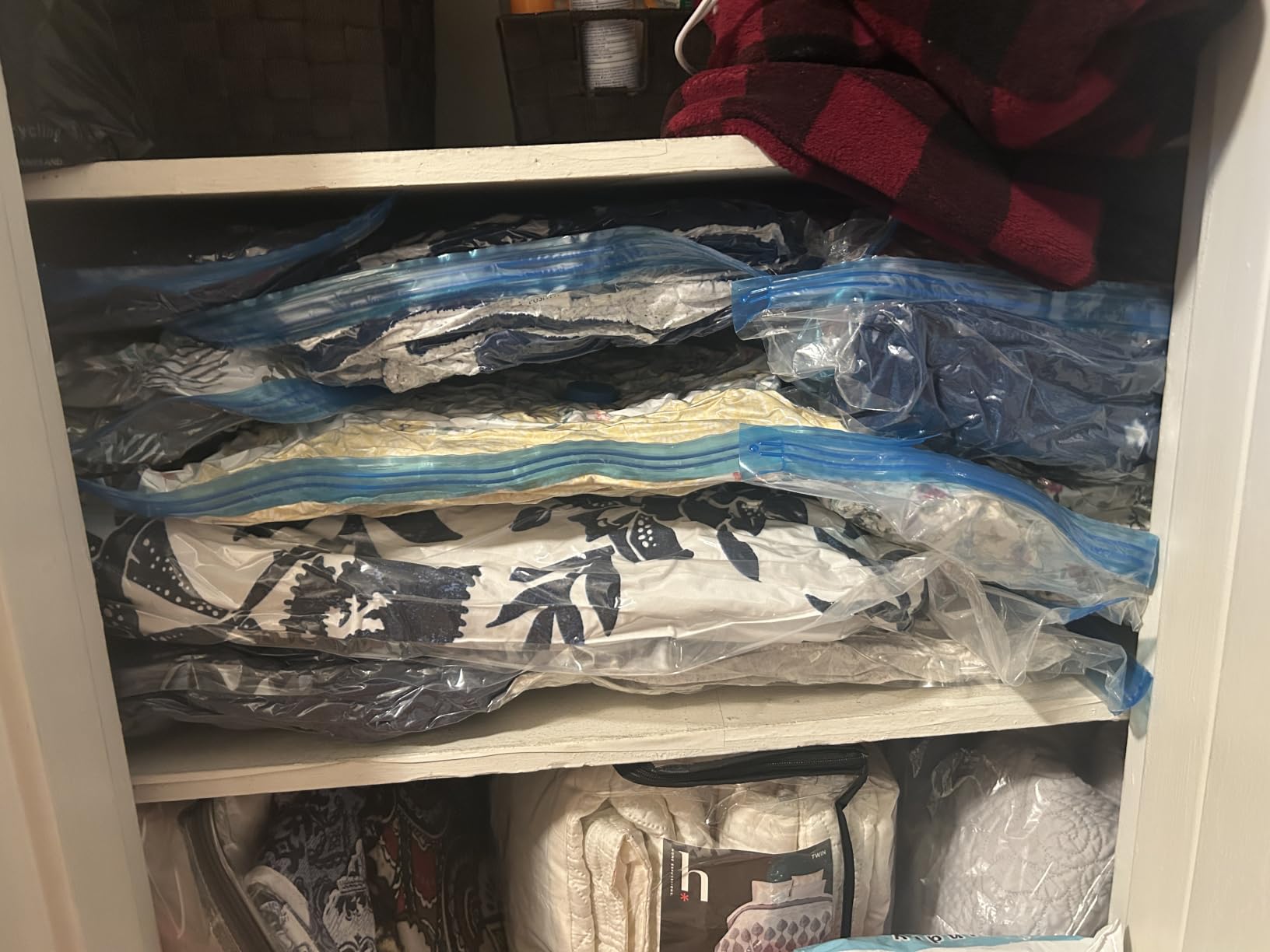 Fygrip 80% Space Saver Vacuum Storage Bags with Hand Pump, 10 Jumbo customer photo 1