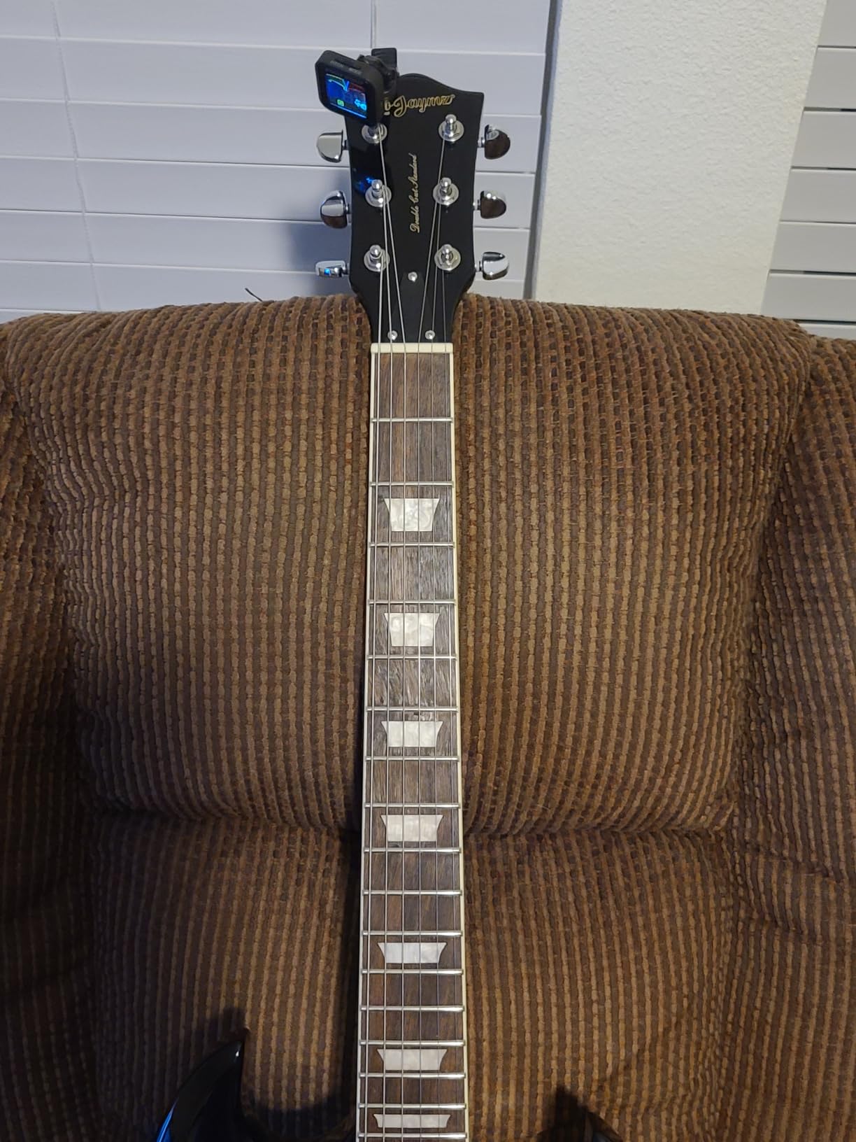 Leo Jaymz 39 Inch Solid Body Electric Guitar - Poplar Wood Body，Maple Neck and Laurel Wood Fretboard (Black) customer photo 2