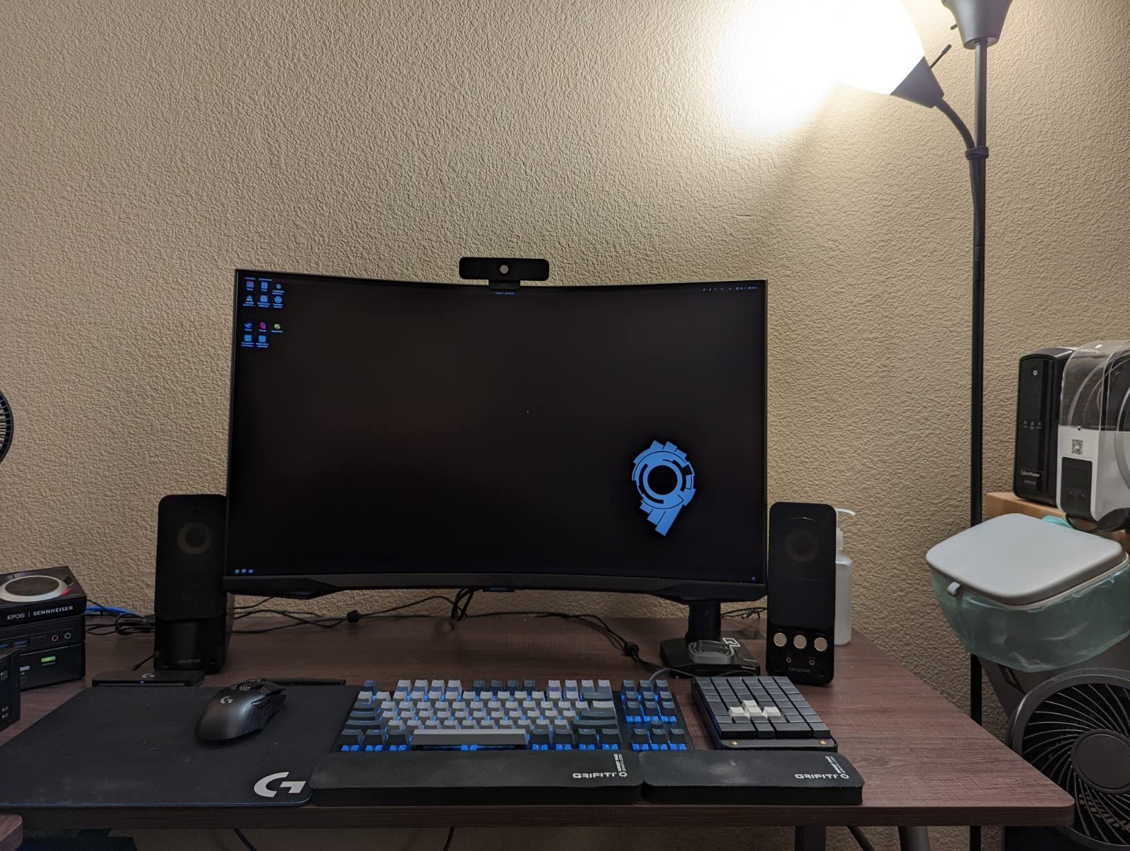 WALI Adjustable Single Monitor Arm for 13-34 inch Screens, up to 26.4 lbs customer photo 1