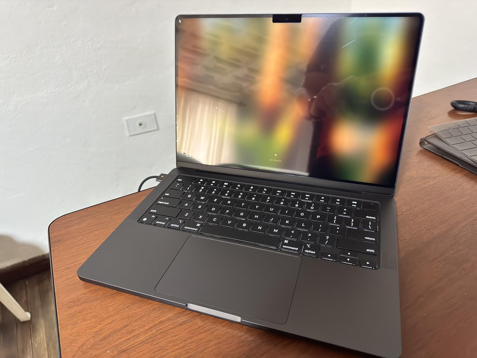 Apple 2024 MacBook Pro Laptop with M4 Pro, 12‑core CPU, 16‑core GPU: Built for Apple Intelligence 14.2-inch Liquid Retina XDR Display, 24GB Unified Memory, 512GB SSD Storage; Space Black customer photo 1
