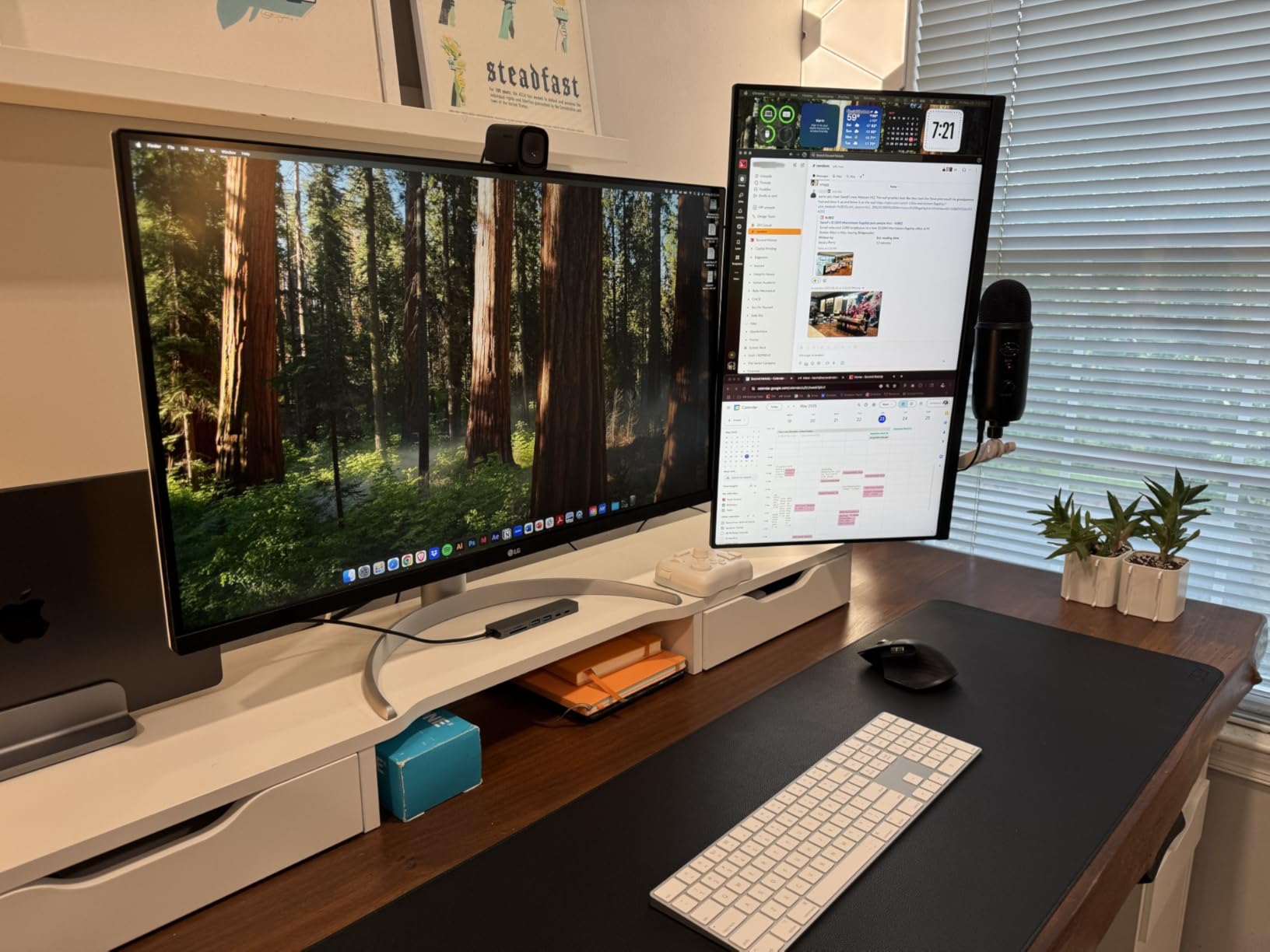 LG 32UP83AK-W 32-inch Ultrafine 4K UHD (3840 x 2160) IPS Computer Monitor, 60Hz, HDR10, Built-in Speaker, Reader Mode, HDMI, DisplayPort, USB Type-C 60W PD, Tilt/Height/Pivot Adjustable Stand, White customer photo 1