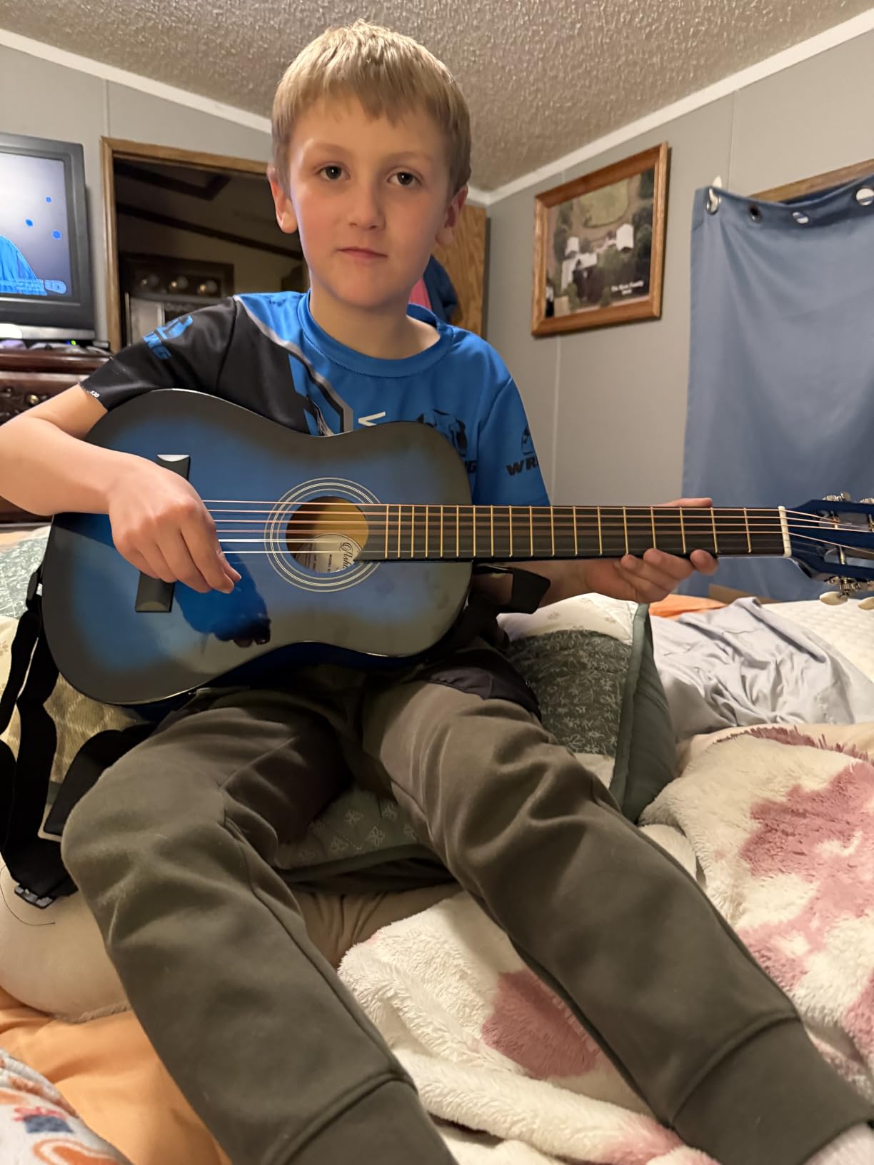 Ashthorpe 38-inch Beginner Acoustic Guitar (Light Blue), Starter Kit with Gig Bag, Extra Strings, Strap, Picks, and Lessons customer photo 2