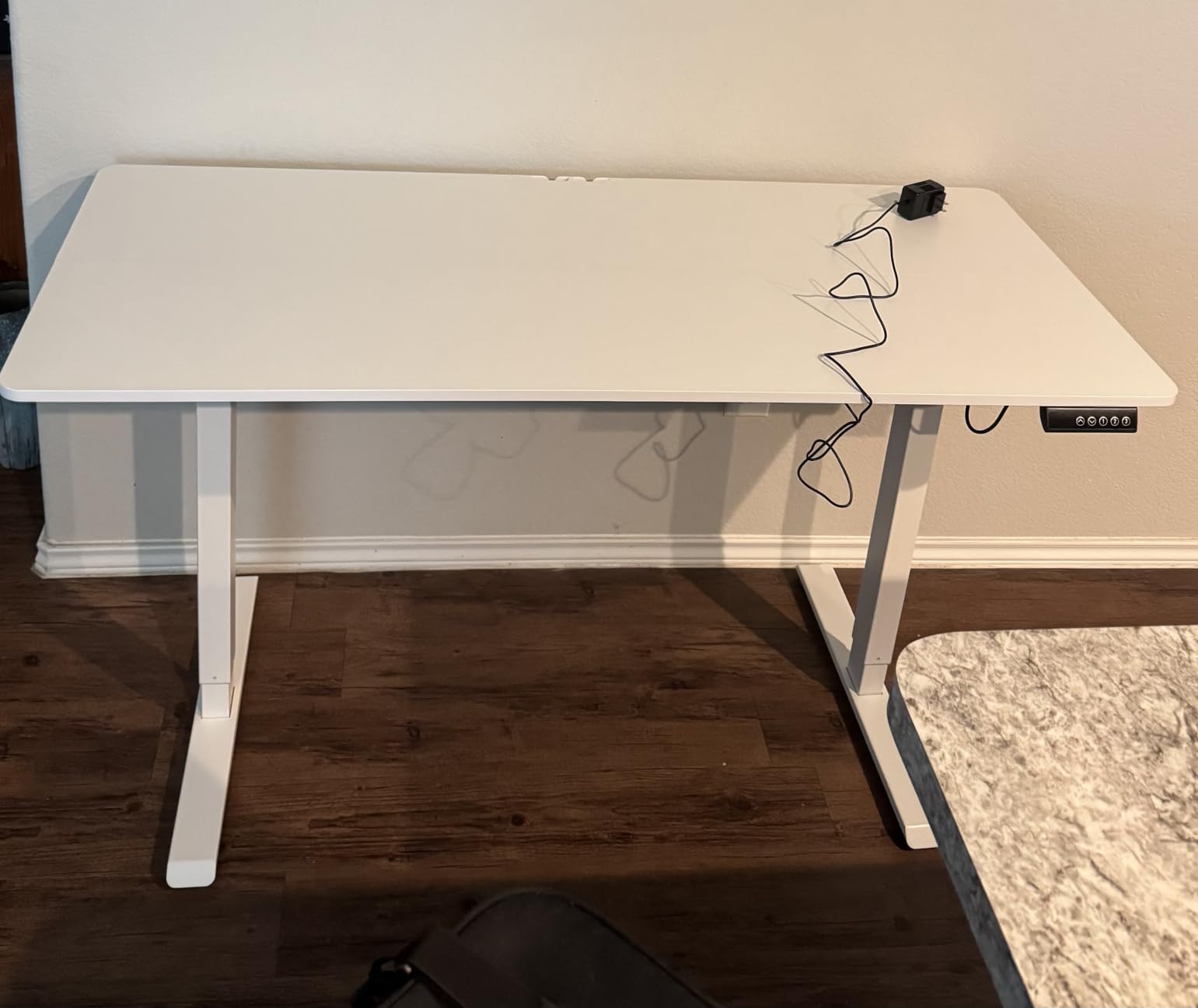 Veken 55 Inch Large Electric Standing Desk, Gaming Table, White customer photo 2