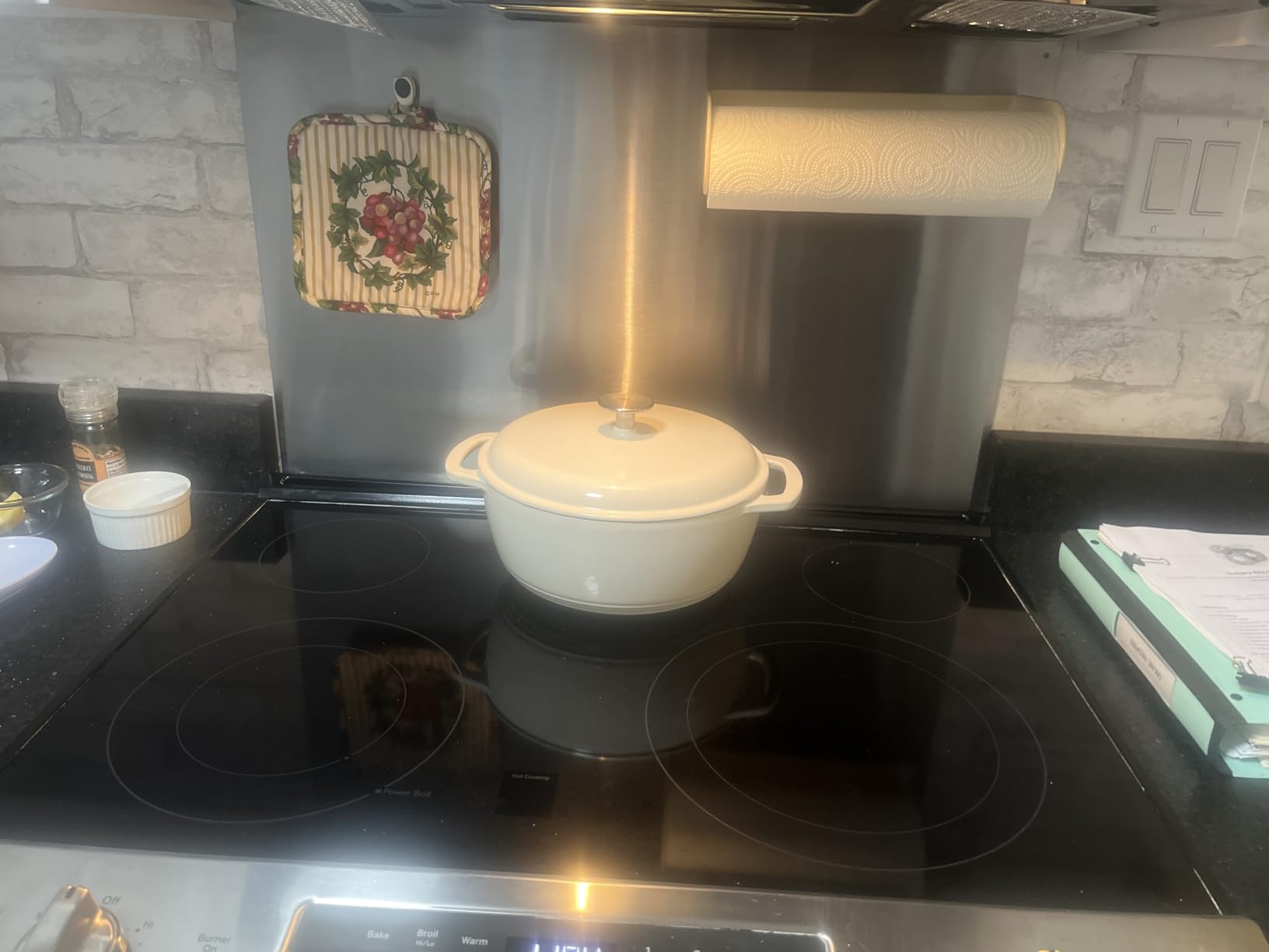Enameled Cast Iron Dutch Oven - Umite Chef 5QT Pot with Lid & Cotton Potholders - Heavy-Duty Cookware for Bread Baking, Braising, Stews, Roasting(Cream White) customer photo 1