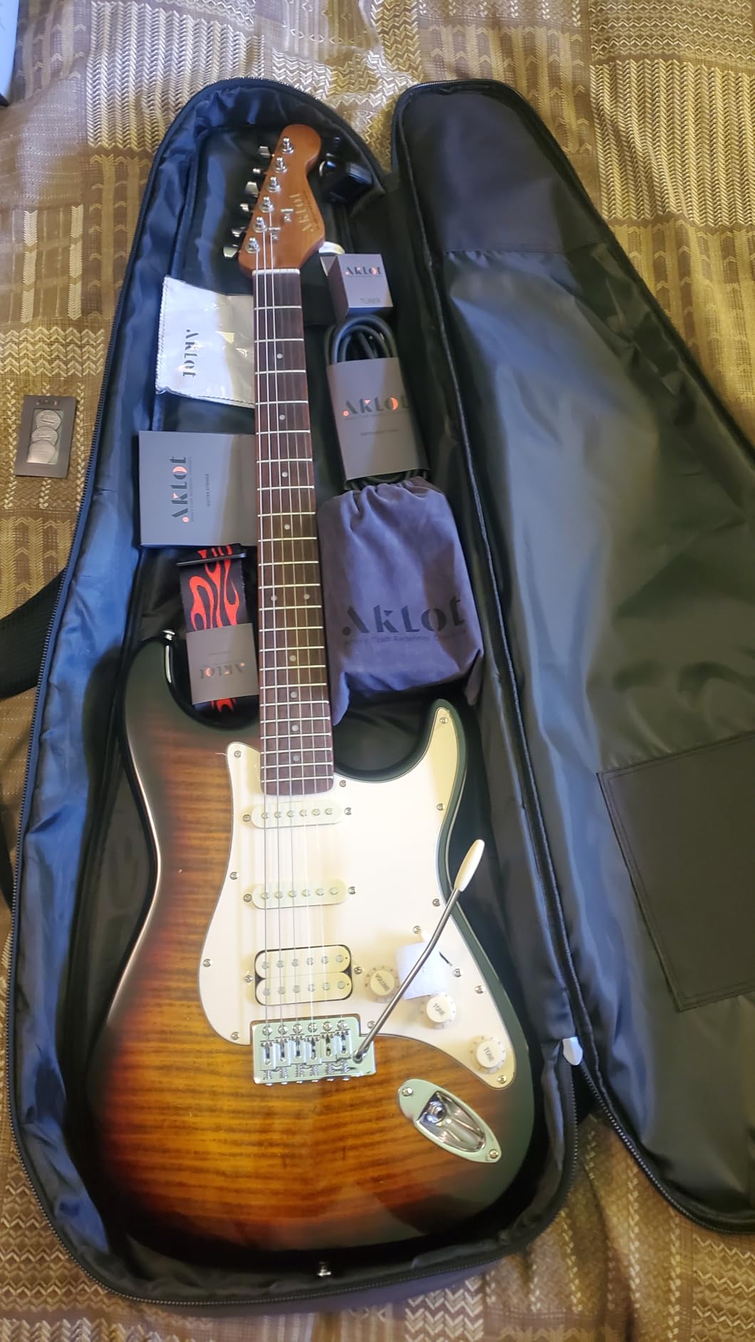 AKLOT Beginner Electric Guitar Kit: 10W Amp, Coil-Split HSS Pickups, Lesson Book, Roasted Maple Neck, Gig Bag, Tuner, Strap, Picks, Stryde Storm Blue customer photo 2