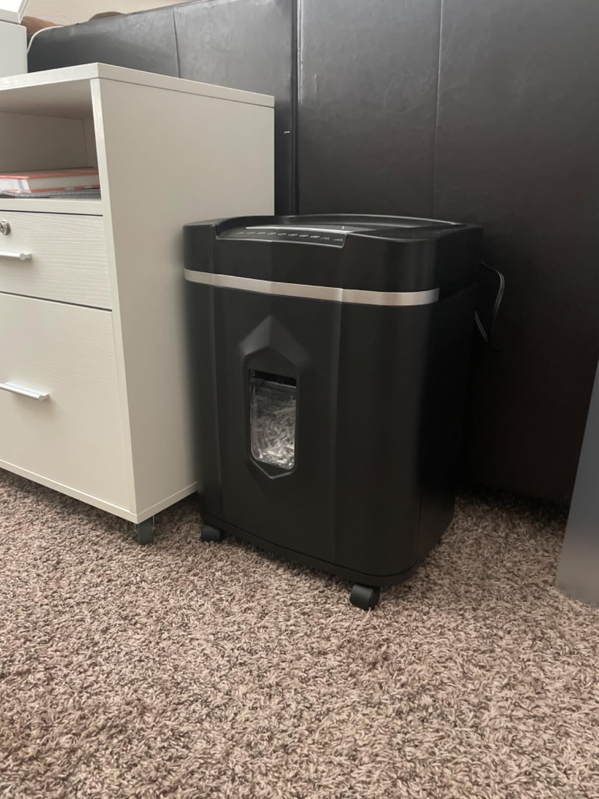 Aurora AU890XA 8-Sheet Crosscut Paper and Credit Card Shredder with Wastebasket customer photo 1
