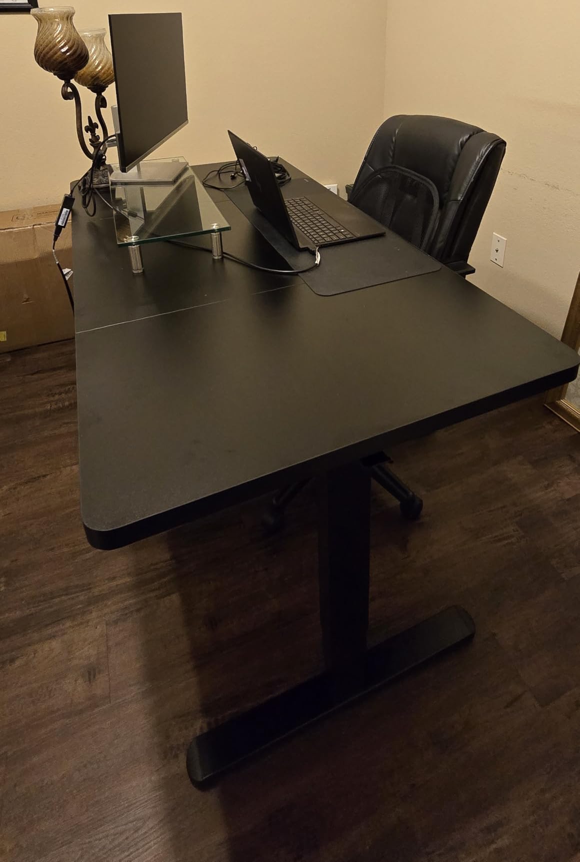 HUANUO 70x 30 Inch 3-Stage Electric Standing Desk, Brushless Motor, Black customer photo 1