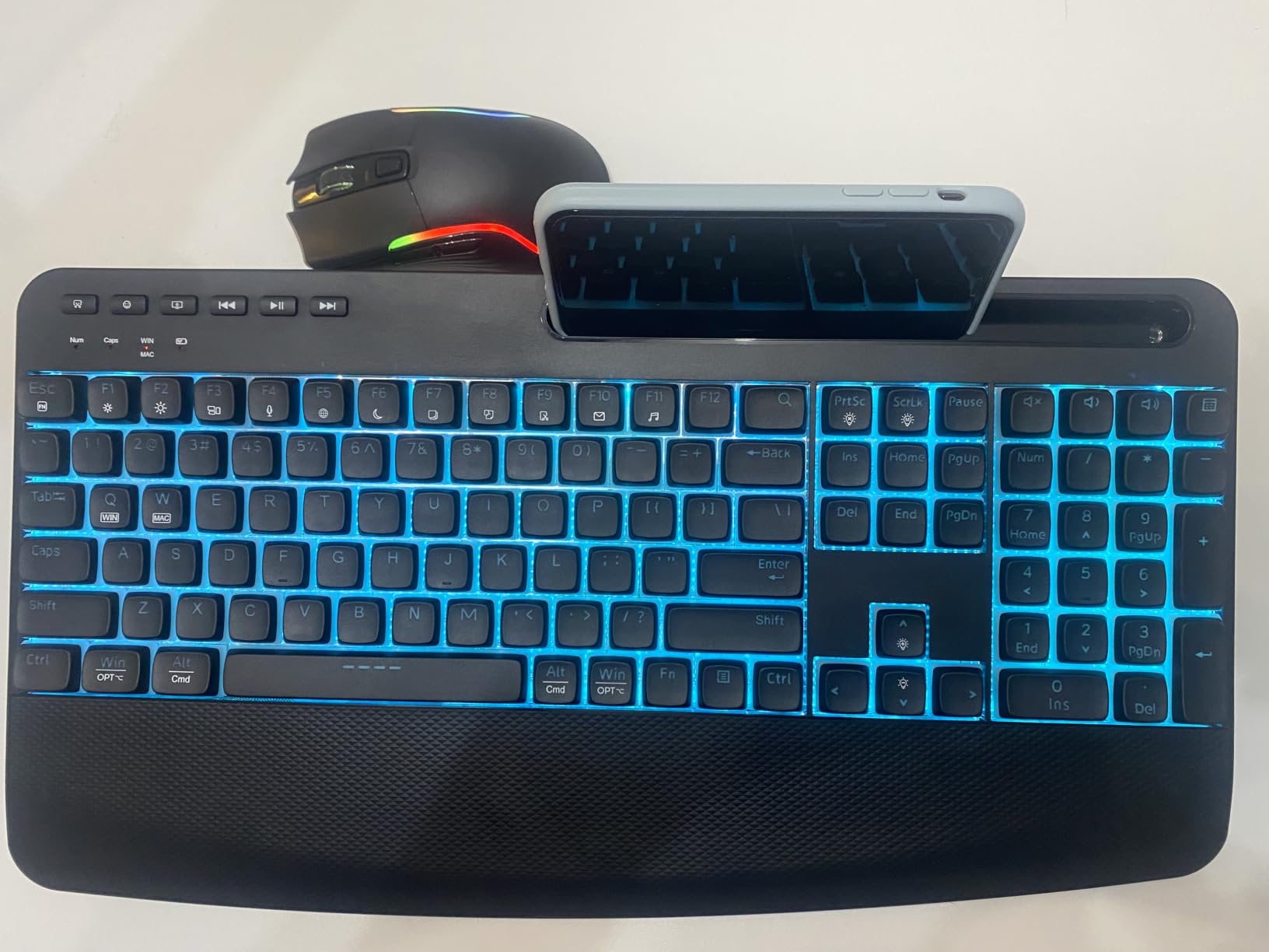 SABLUTE White Wireless Keyboard and Mouse Combo, Light up Ergonomic Keyboard Set customer photo 2