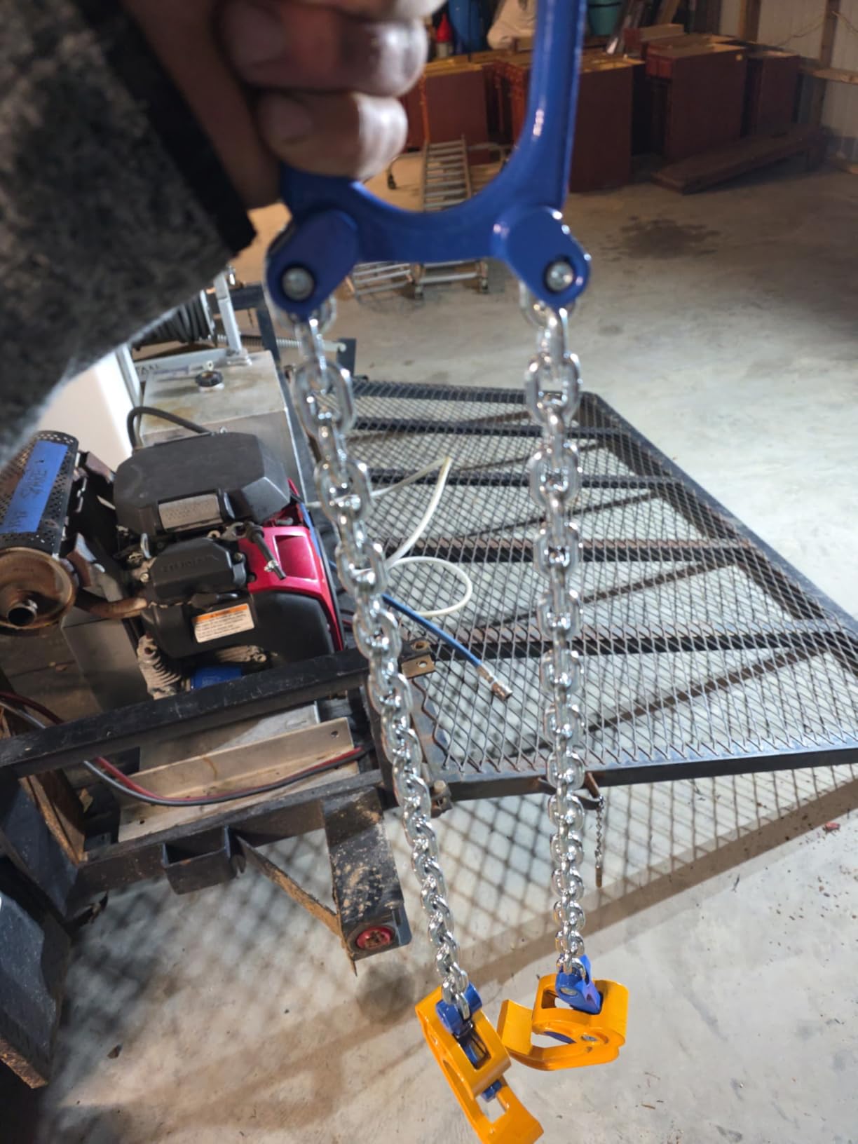 1 Ton Drum Lifter Clamp G80 Chains with Spring Locking Safety Hooks customer photo 1