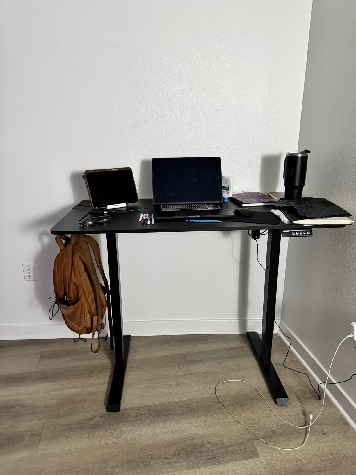 Veken 47.2 Inch Large Electric Standing Desk, Gaming Table, Black customer photo 2