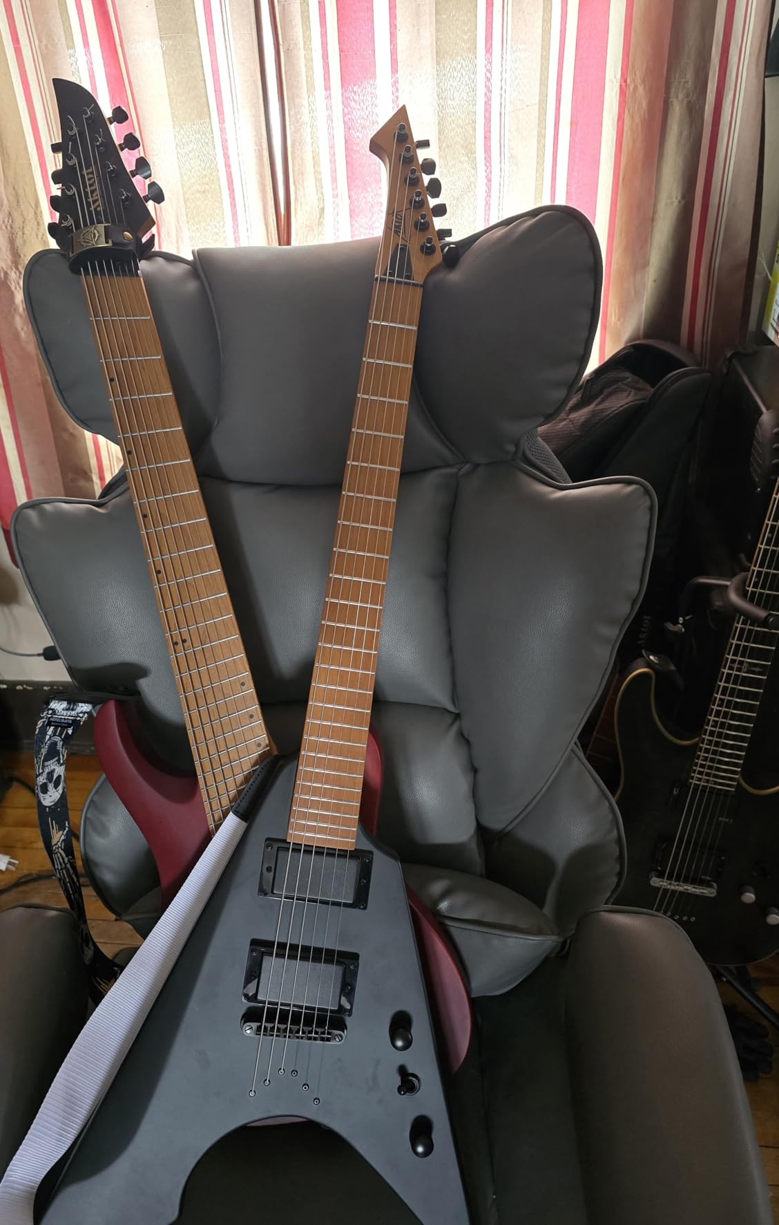 AKLOT Strayloom 12-String Electric Guitar: Humbucker Pickups, Okoume Neck, Jatoba Fingerboard, Fully Adjustable Hybrid Bridge, Electric Guitar Kit with Gig Bag, Classic Jangle & Chime (Solar Fade) customer photo 1