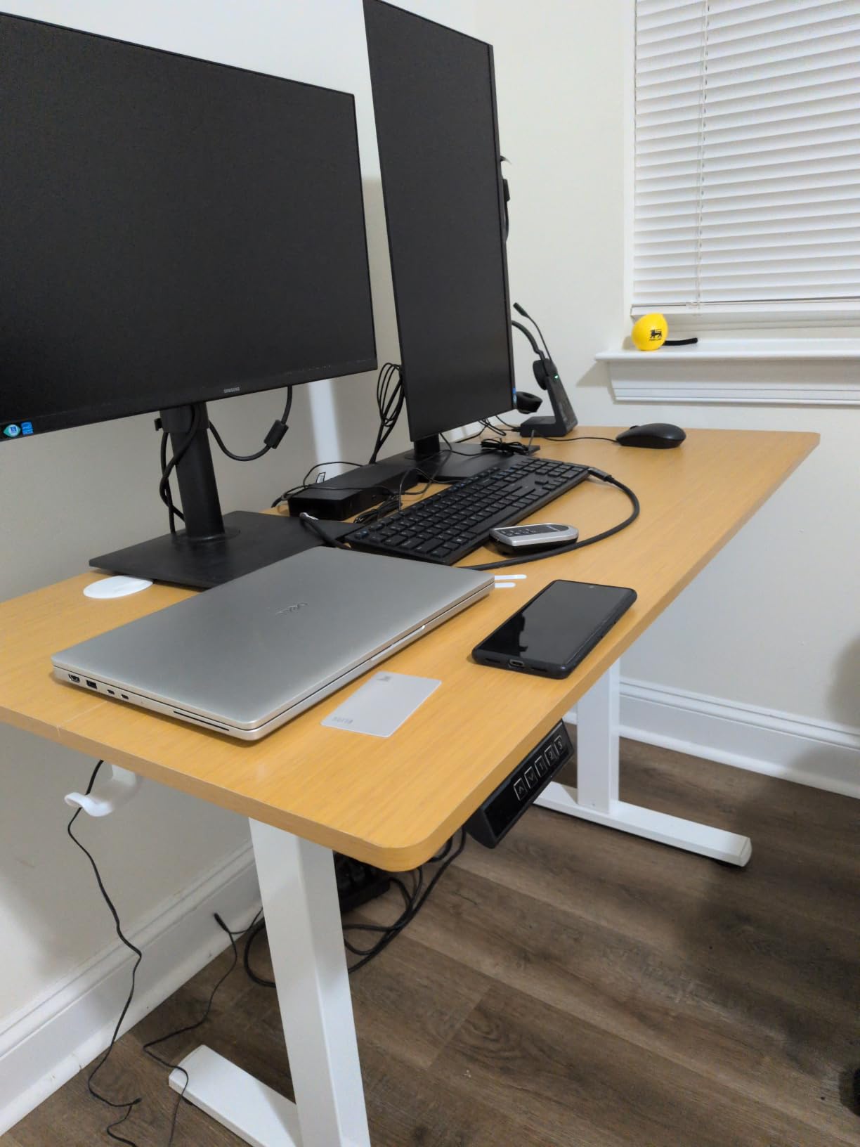 DUMOS 63 Inch Electric Standing Desk, Memory Adjustable Home Office Desk customer photo 2