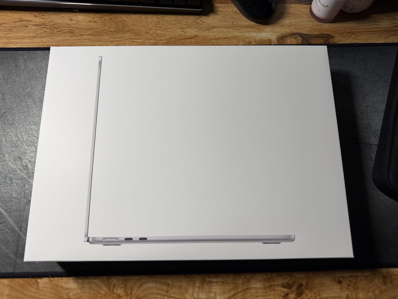 Apple 2026 MacBook Air 13-inch Laptop with M5 chip: Built for AI, 13.6-inch Liquid Retina Display, 16GB Unified Memory, 1TB SSD, 12MP Center Stage Camera, Touch ID, Wi-Fi 7; Midnight customer photo 2