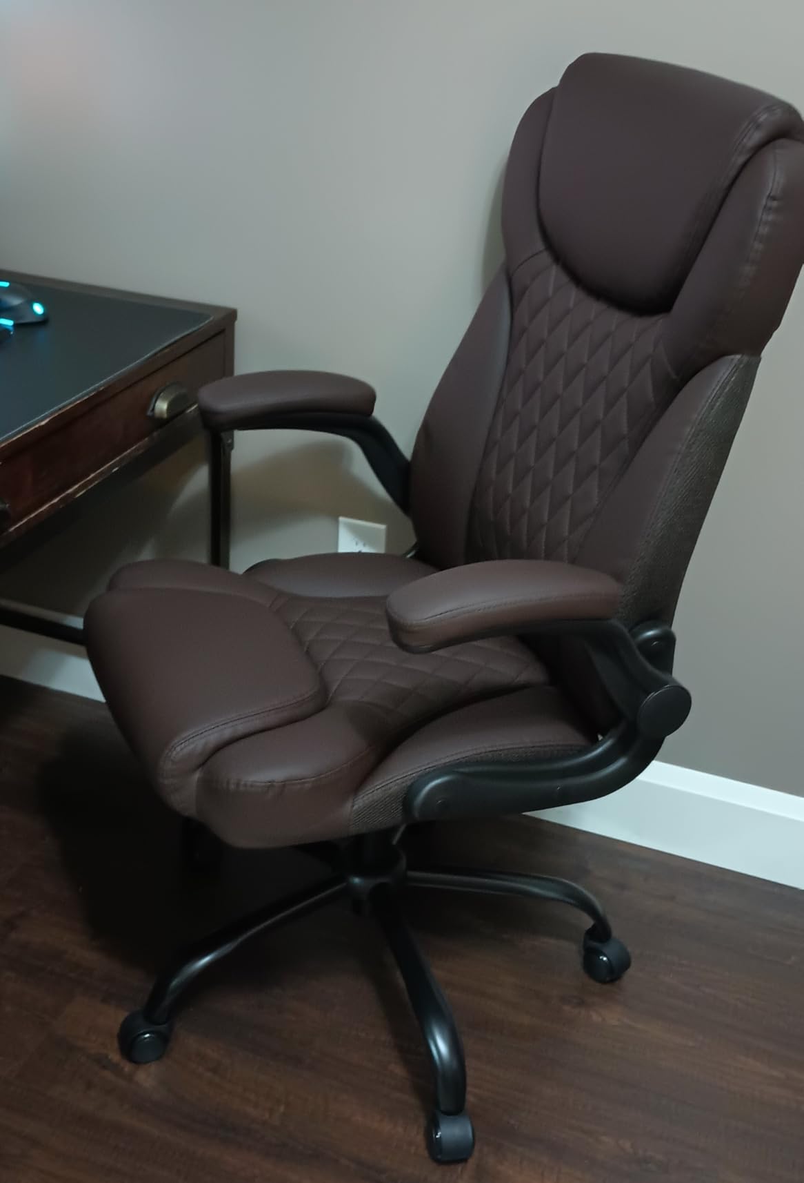 amseatec Big and Tall Office Chair, Flip-Up, Executive Desk Chair, Brown customer photo 2