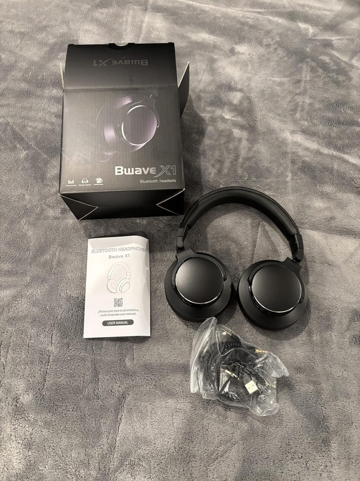 Wireless Over Ear Headphones, 1/4