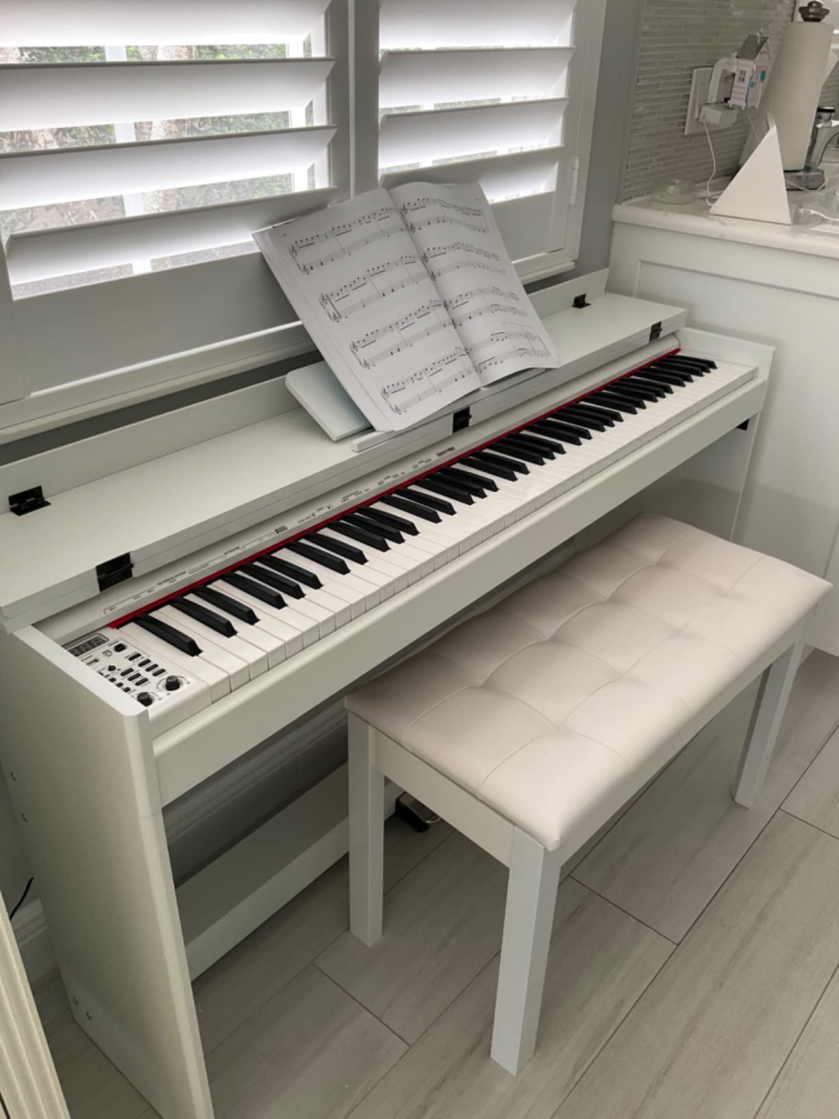 UMOMO Digital Piano 88 Weighted Keys, Upright Electric Keyboard with 680 Tones 128 Polyphony, Triple Pedal System, Piano Bench Included, for Beginners Adults Home Practice customer photo 1