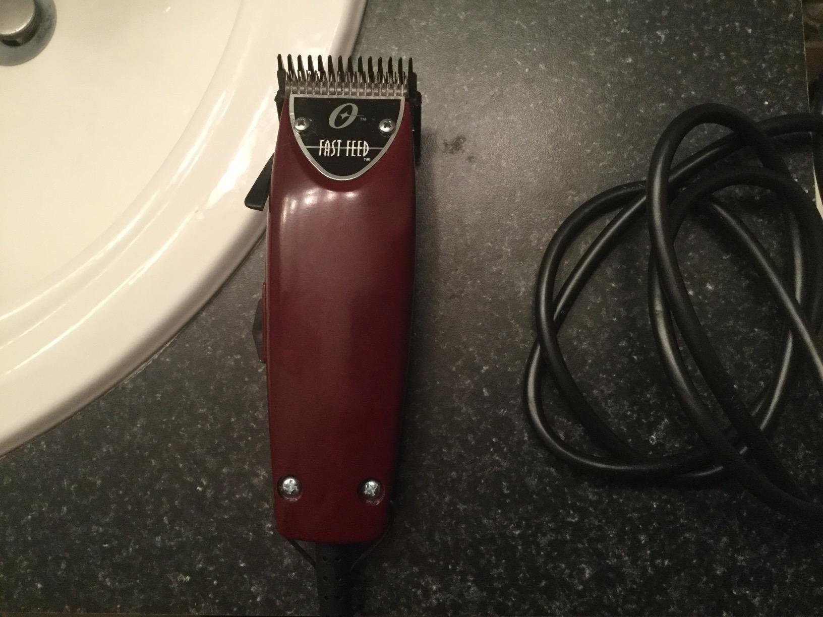 Oster Professional Fast Feed Adjustable Pivot Motor Clippers - Professional Hair Clippers for Men & Barbers - Whisper Quiet & Built for Seamless Length Changes - Includes 3 Comb Guides, Guard & More customer photo 2