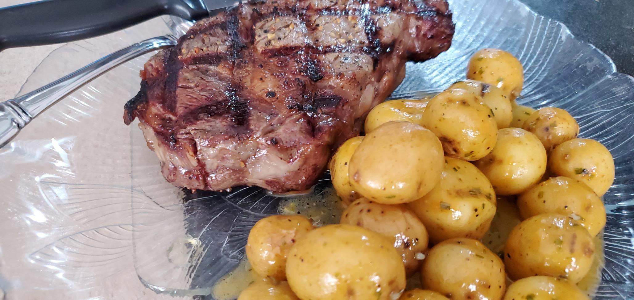 GrillGrate Sear Station | Universal Grill Grate | Sear Grates for Pellet Grill 15” Deep and Up | Pellet Grill Accessories | Hard Anodized Aluminum |15” Deep x 15.375” Wide customer photo 1