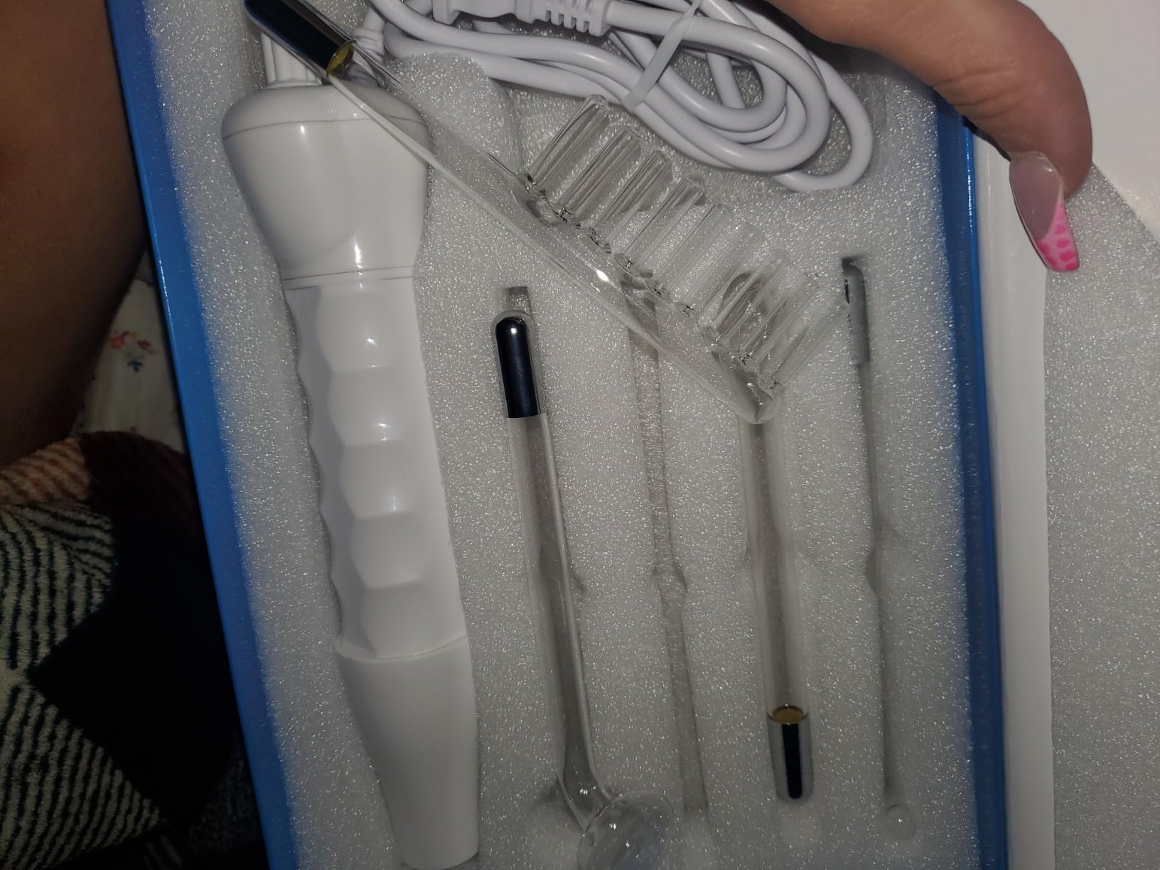 Quiet&Far High Frequency Facial Machine Skin Care Tool for Wrinkles Reducing Skin Tightening High Frequency Facial Wand with 4 Tubes customer photo 1
