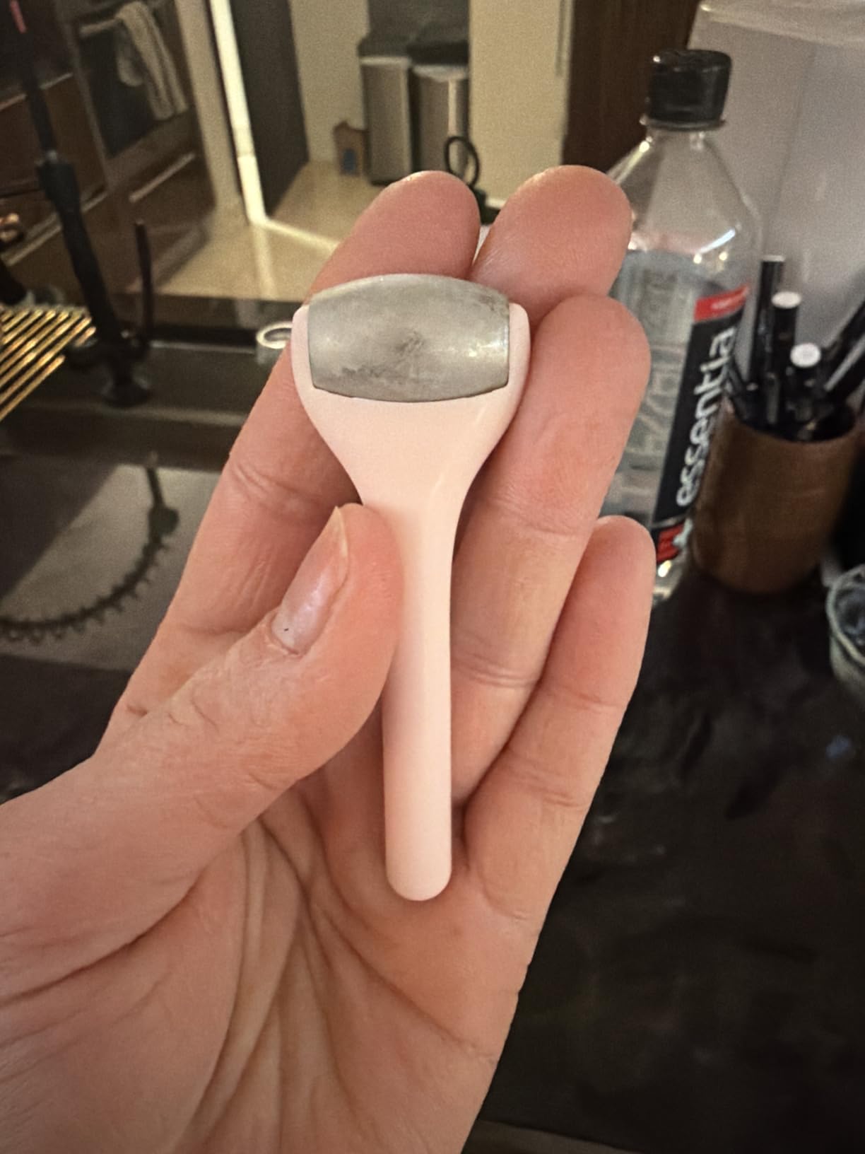 MAANGE Mini Eye & Face Rollers for Eye Massager, Stainless Steel Eye Ice Roller for Relief Puffiness Migraine Skincare Facial Roller (Pink) customer photo 2