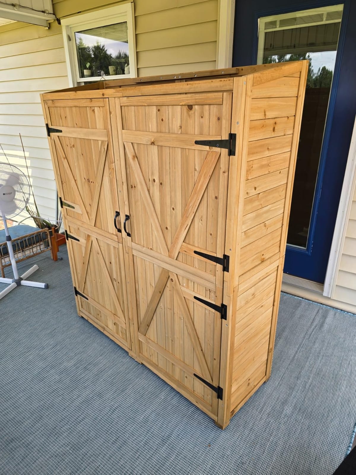 Gizoon Outdoor Cabinet, Waterproof Roof, Double Lockable Wooden Shed customer photo 1