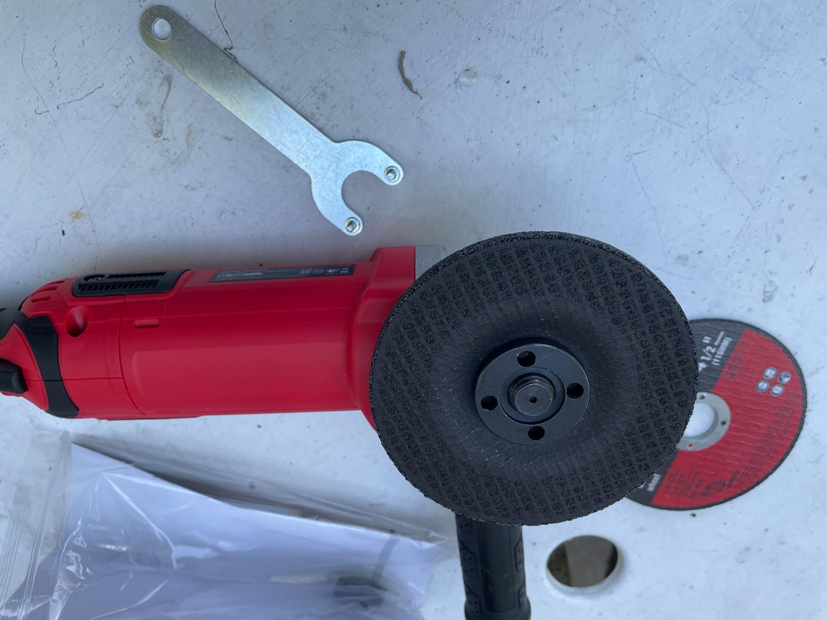 AVID POWER Angle Grinder 4-1/2 Inch 8.0 Amp 1000W Electric Grinder Tool 7-Variable-Speed Metal Grinder, 11,500 RPM, Paddle Switch with Lock-on Button, Cutting & Grinding Wheels and Side Handle - Red customer photo 1