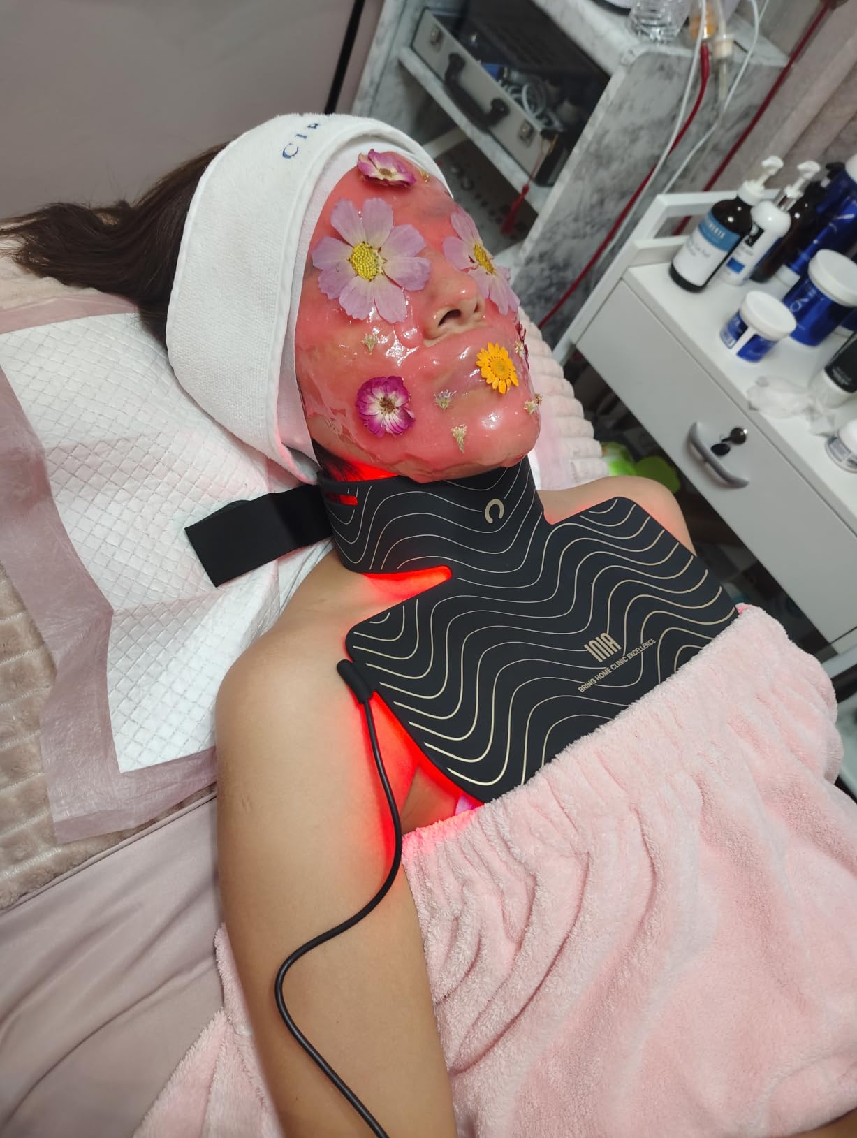 INIA Red Light Therapy Mask for Neck & Chest, 850nm NIR, Red & Yellow Light customer photo 2