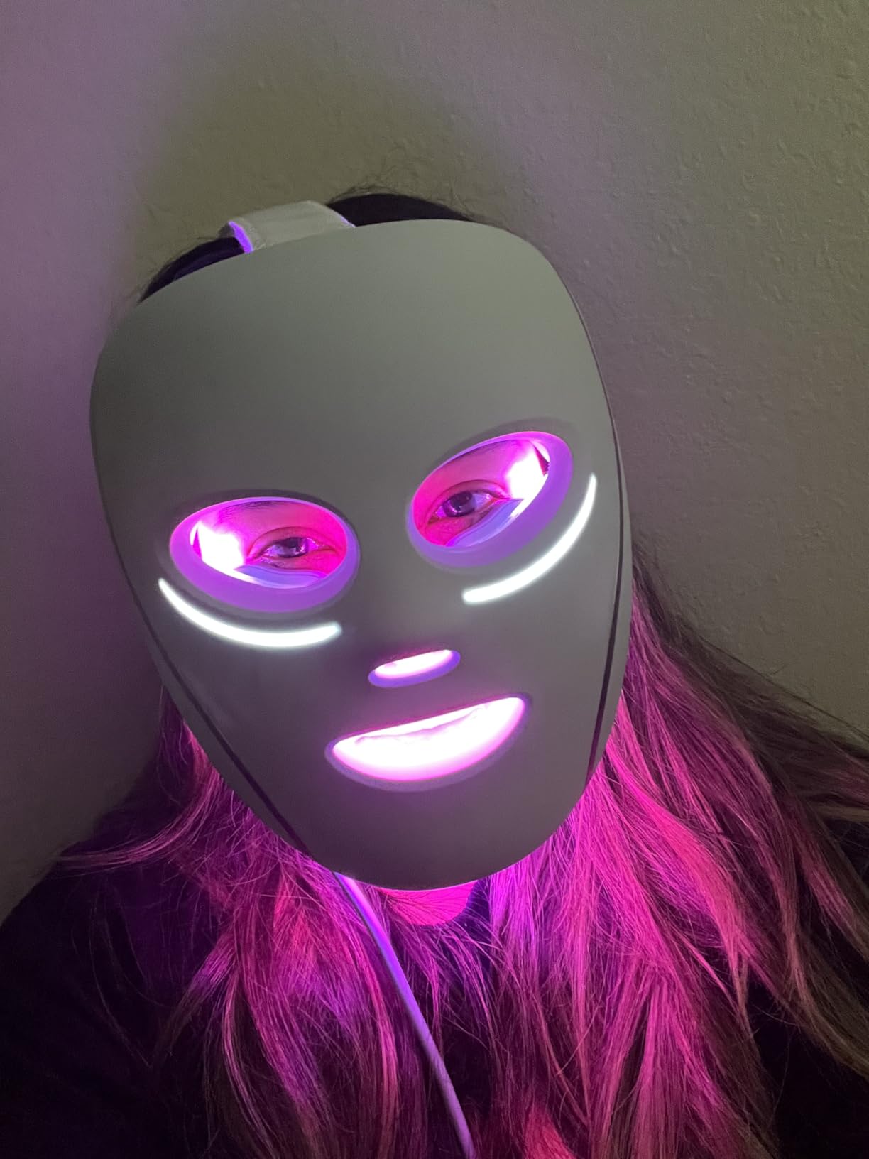 Shark CryoGlow LED Face Mask, Red Light Therapy, Under-Eye Cooling, FW312PK customer photo 1