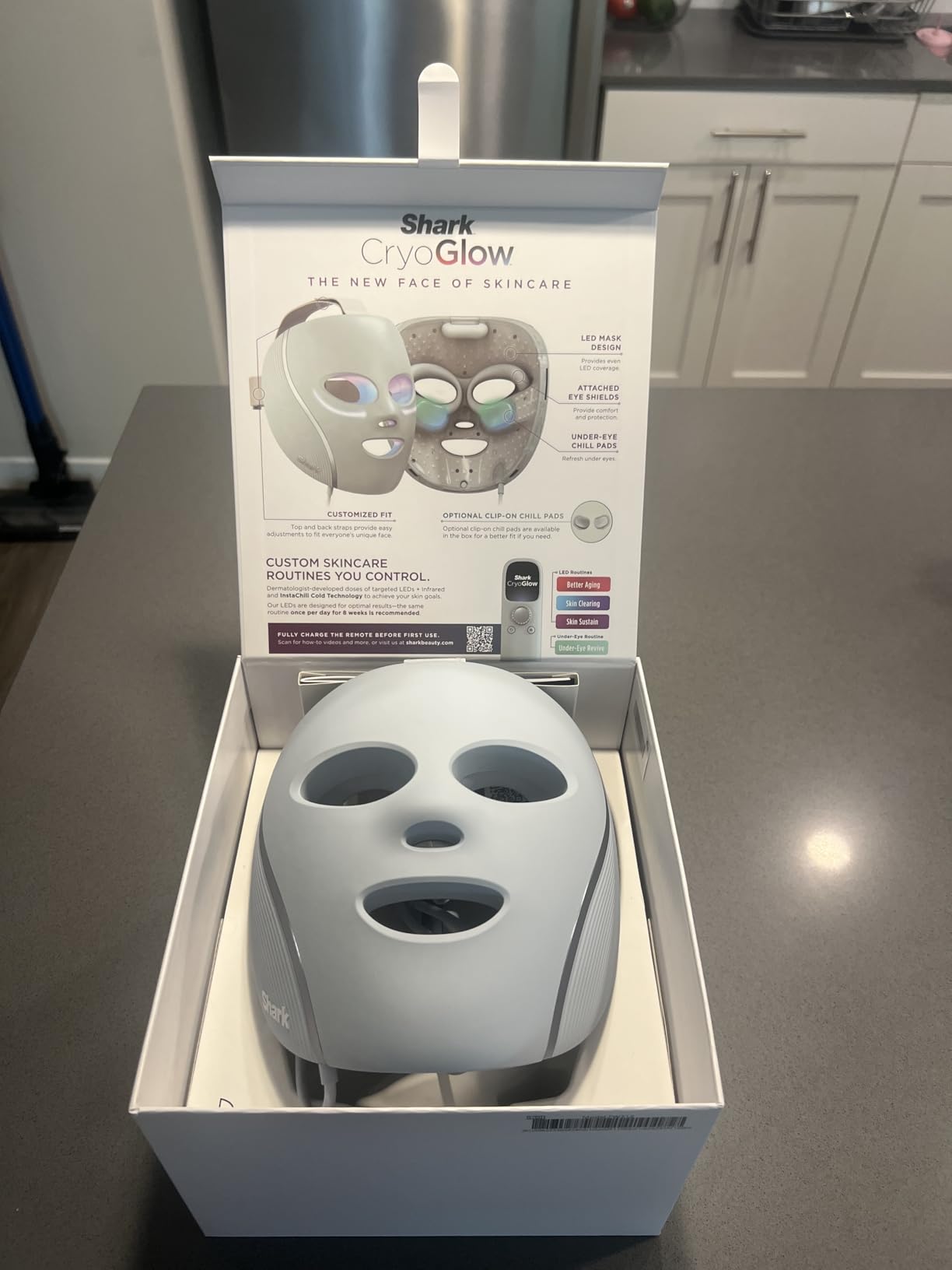 Shark CryoGlow LED Face Mask, Red Light Therapy, Under-Eye Cooling, FW312PK customer photo 2