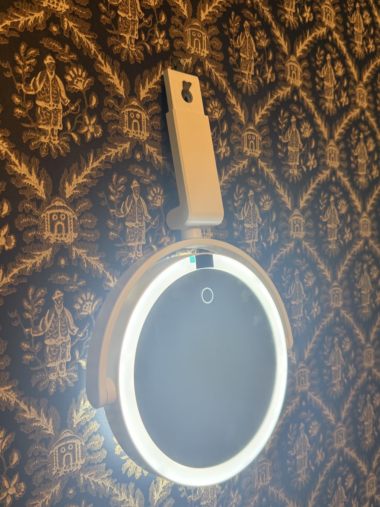 Brightown Lighted Travel Makeup Mirror,1X & 10X Magnification,3 Light Modes customer photo 2