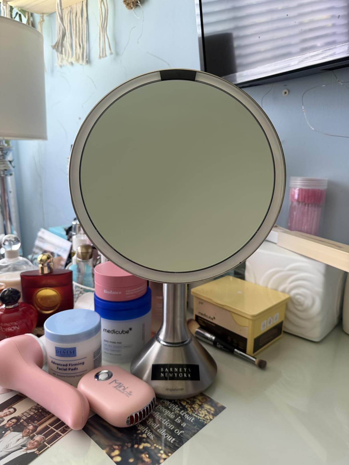 simplehuman Sensor Mirror Trio, 1X 5X 10X Magnification, Round Rechargeable Beauty Makeup Mirror, Tru-Lux® Full-Spectrum Light, Dual Light Settings, Adjustable Brightness, Matte Black Steel customer photo 2