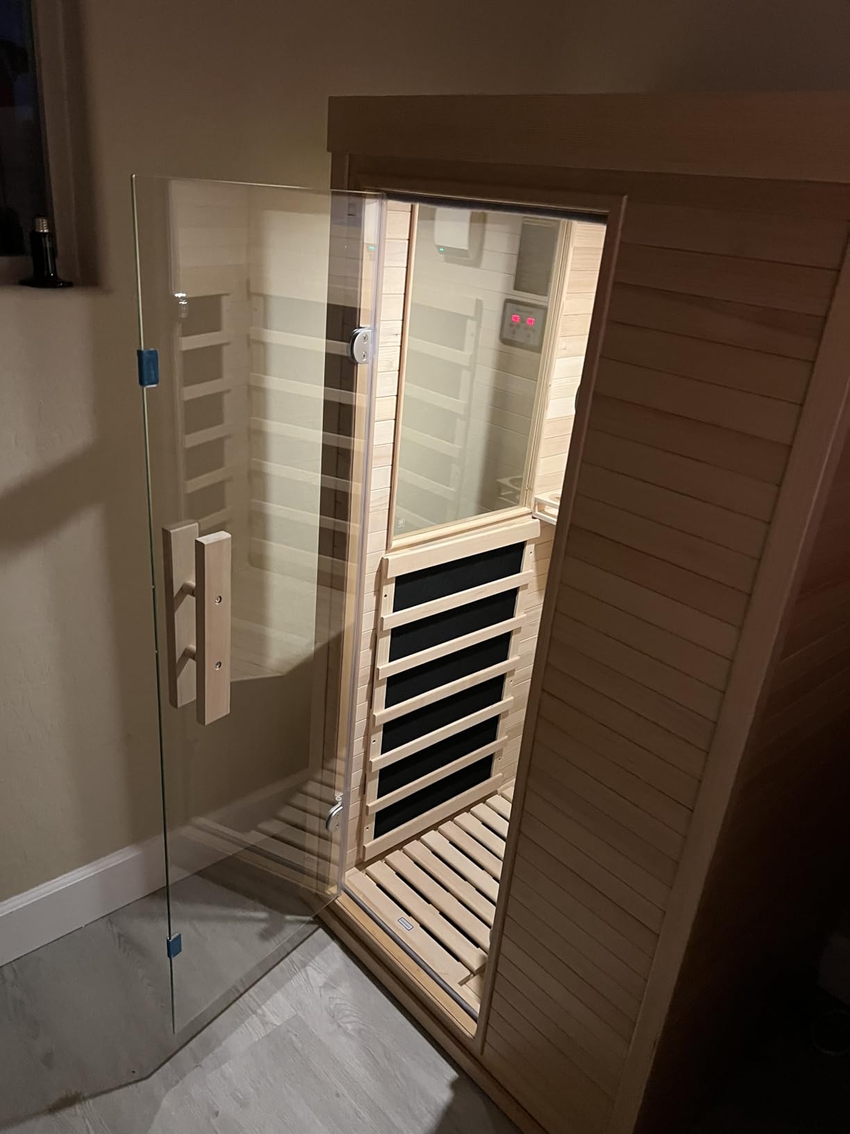 4-6 Person Outdoor Barrel Sauna with 6KW Electric Heater customer photo 2