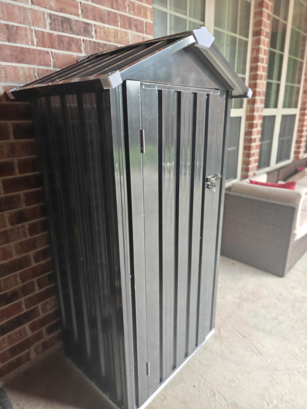Aoxun Solid Wood Outdoor Cabinet 2.3'x1.3' with Asphalt Roof & Floor customer photo 1